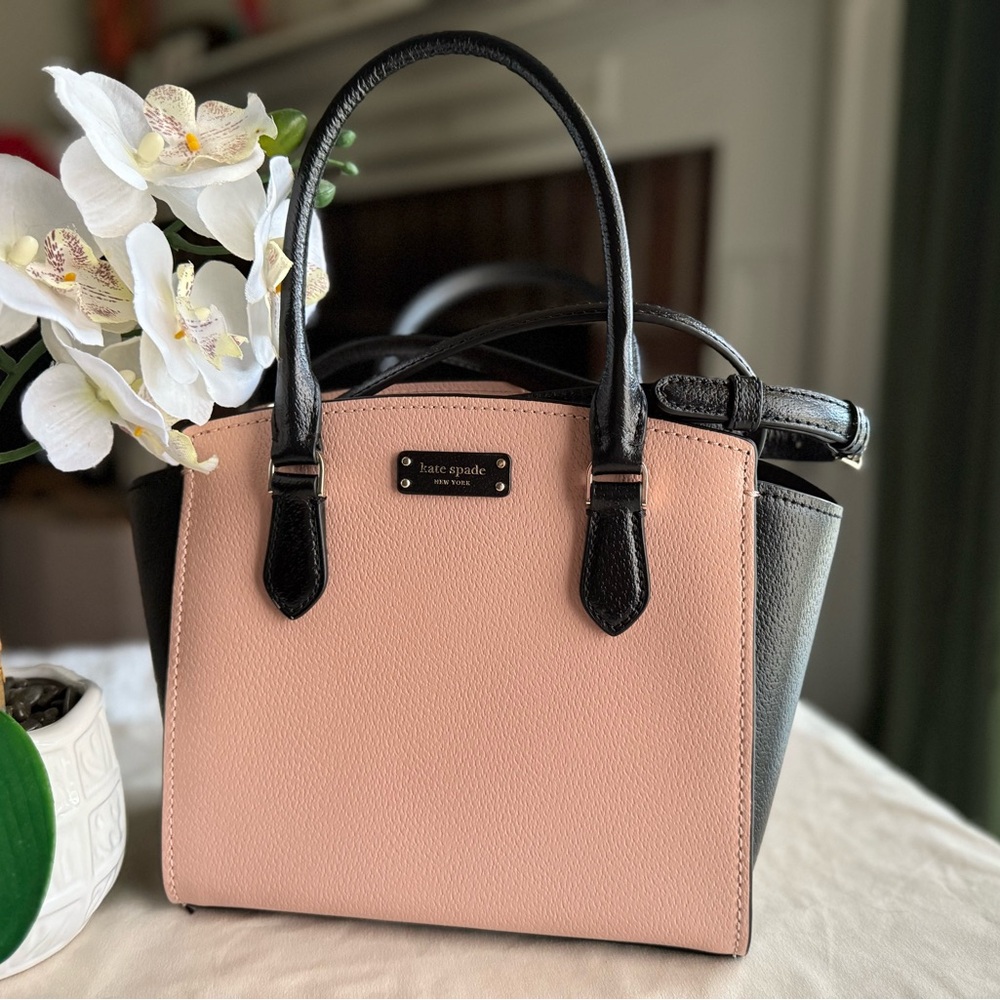 🔥 Fire Sale 🔥
Kate Spade Jeanne Medium Blush Pink/Black Satchel With Tag - Picture 2 of 11